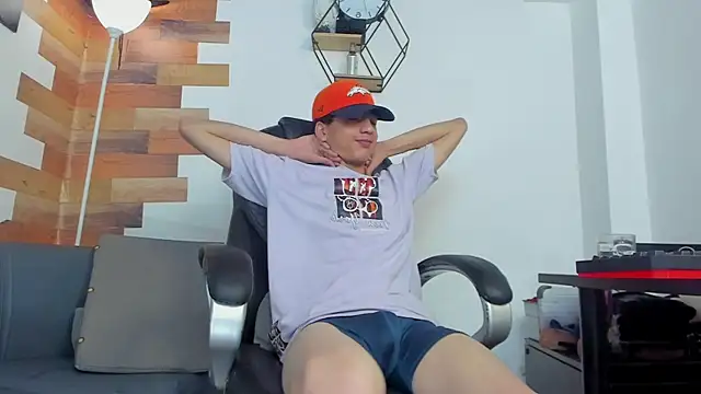 Snapshot of Kenbils chatting on February 25, 2025, 4:25 pm Kenbils online show from February 25, 2025, 4:25 pm