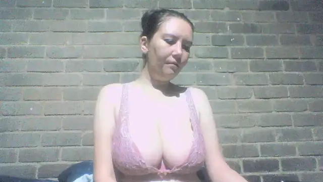 Snapshot of EksJouneMwah chatting on November 7, 2025, 7:24 am EksJouneMwah online show from November 7, 2025, 7:24 am