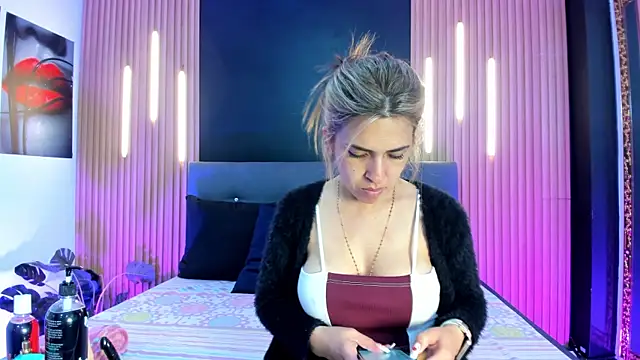 Snapshot of EvaaLovia1 chatting on August 1, 2026, 2:26 pm EvaaLovia1 online show from August 1, 2026, 2:26 pm