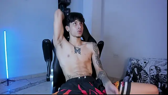 Snapshot of Snakebutterfly chatting on October 24, 2025, 9:30 am Snakebutterfly online show from October 24, 2025, 9:30 am