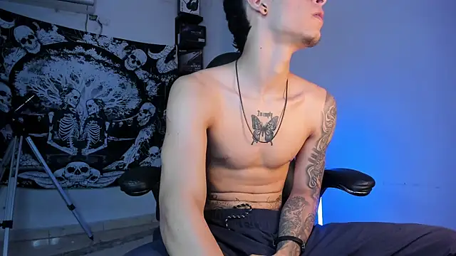 Snapshot of Snakebutterfly chatting on December 16, 2025, 12:04 am Snakebutterfly online show from December 16, 2025, 12:04 am