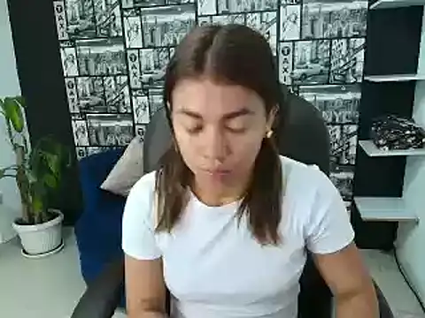 Snapshot of Gissel_Angel chatting on February 24, 2025, 8:14 pm Gissel Angel online show from February 24, 2025, 8:14 pm