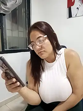 skarleth001 online show from March 6, 2025, 8:09 am