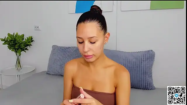 Snapshot of SelenaRousey chatting on August 2, 2026, 7:07 am SelenaRousey online show from August 2, 2026, 7:07 am