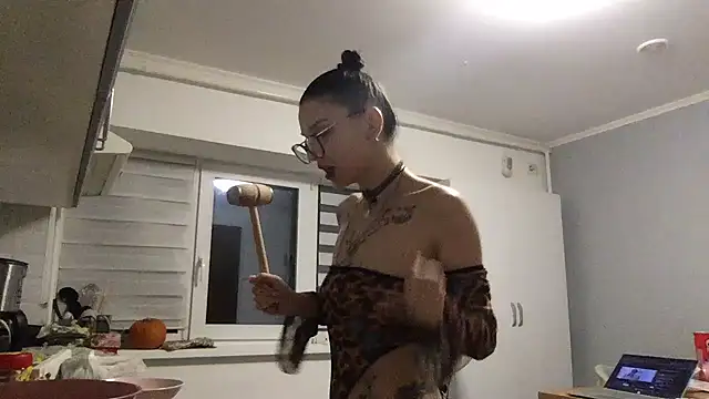 Snapshot of MoonAgnes chatting on November 17, 2025, 4:33 pm MoonAgnes online show from November 17, 2025, 4:33 pm