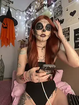 MoonAgnes online show from May 5, 2026, 3:04 pm