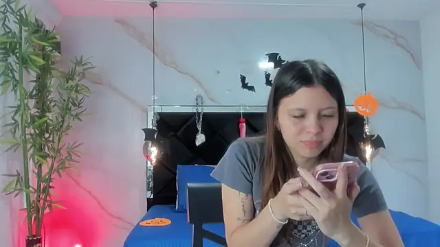 Snapshot of AngelaaCute_ chatting on October 28, 2025, 12:04 pm AngelaaCute online show from October 28, 2025, 12:04 pm