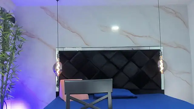 Snapshot of AngelaaCute_ chatting on October 21, 2025, 12:15 pm AngelaaCute online show from October 21, 2025, 12:15 pm