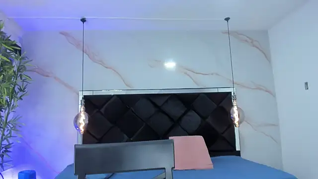 Snapshot of AngelaaCute_ chatting on October 17, 2025, 12:18 pm AngelaaCute online show from October 17, 2025, 12:18 pm