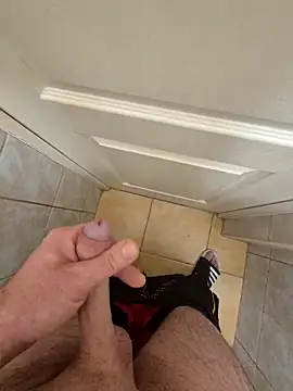 kisbiro77777 online show from October 26, 2025, 4:02 am