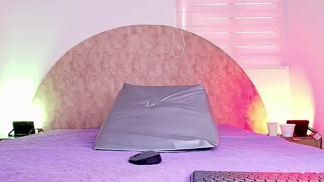 anisha x online show from February 12, 2026, 7:24 pm