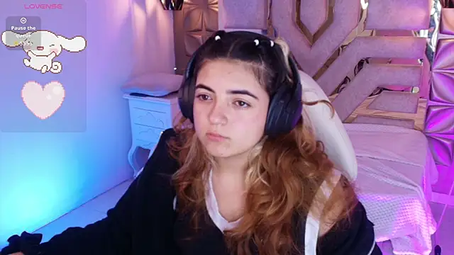 meraki fraise online show from October 13, 2025, 3:24 pm