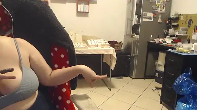 Snapshot of valerysexy chatting on October 31, 2025, 11:11 pm valerysexy online show from October 31, 2025, 11:11 pm