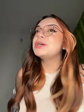 NatyOlson online show from December 17, 2025, 4:28 am