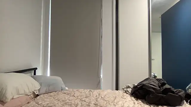 bootydollbaby online show from August 4, 2026, 12:37 am