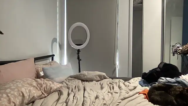 bootydollbaby online show from July 24, 2026, 4:30 am