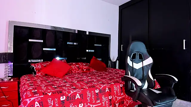 Tasha Sant online show from October 18, 2025, 11:40 pm