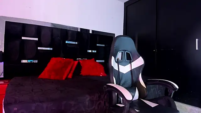 Tasha Sant online show from October 14, 2025, 9:25 pm