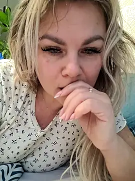 candy queeen online show from November 25, 2025, 6:25 am