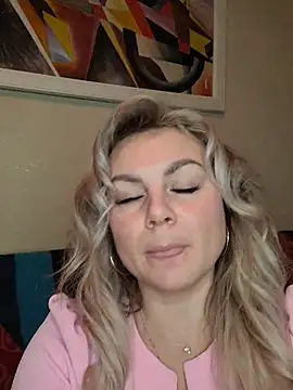 candy queeen online show from November 21, 2025, 1:37 am