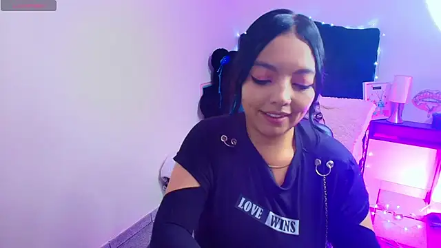 loren tits24 online show from May 5, 2026, 8:23 pm