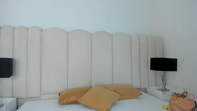 AnnyCherry  online show from May 20, 2026, 12:07 am