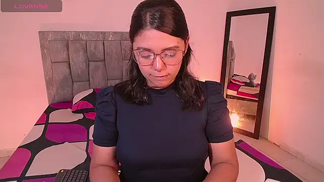 Snapshot of DIANEE_01 chatting on November 23, 2025, 12:31 am DIANEE 01 online show from November 23, 2025, 12:31 am