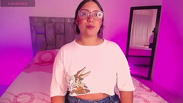 Snapshot of DIANEE_01 chatting on November 1, 2025, 9:19 pm DIANEE 01 online show from November 1, 2025, 9:19 pm