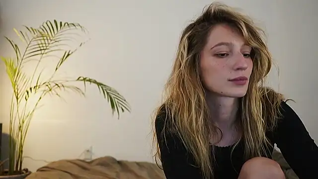 Snapshot of Stephany_talks chatting on April 5, 2026, 3:35 am Stephany talks online show from April 5, 2026, 3:35 am