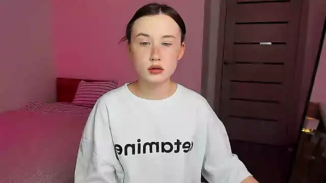 Snapshot of Stella_Sunny chatting on November 2, 2025, 12:48 am Stella Sunny online show from November 2, 2025, 12:48 am