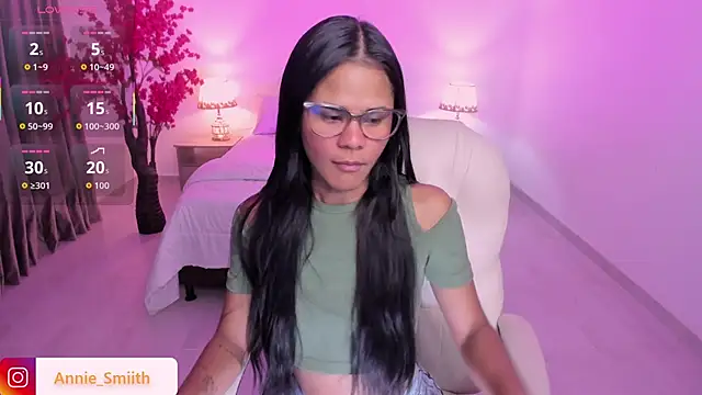 Snapshot of anniie_smith chatting on November 18, 2025, 11:02 am anniie smith online show from November 18, 2025, 11:02 am