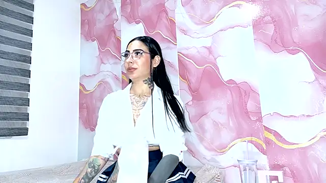 Snapshot of EmiliMontero chatting on May 28, 2026, 1:13 am EmiliMontero online show from May 28, 2026, 1:13 am