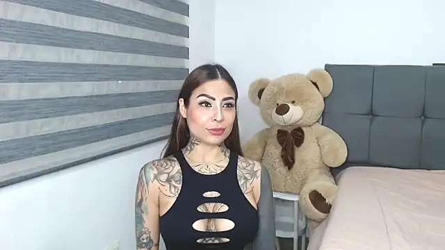 Snapshot of EmiliMontero chatting on March 10, 2026, 11:31 pm EmiliMontero online show from March 10, 2026, 11:31 pm