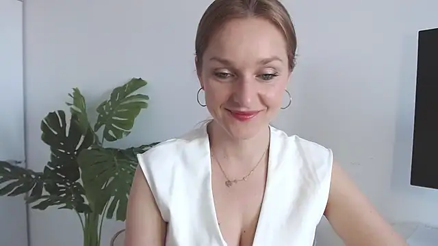 Snapshot of AliciaDesire chatting on April 9, 2026, 6:41 am AliciaDesire online show from April 9, 2026, 6:41 am