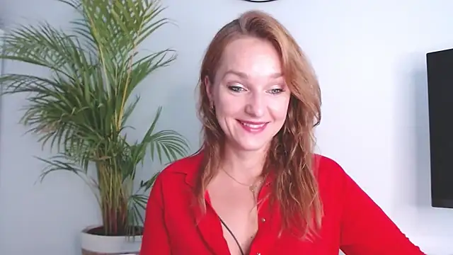 Snapshot of AliciaDesire chatting on October 21, 2025, 6:46 am AliciaDesire online show from October 21, 2025, 6:46 am