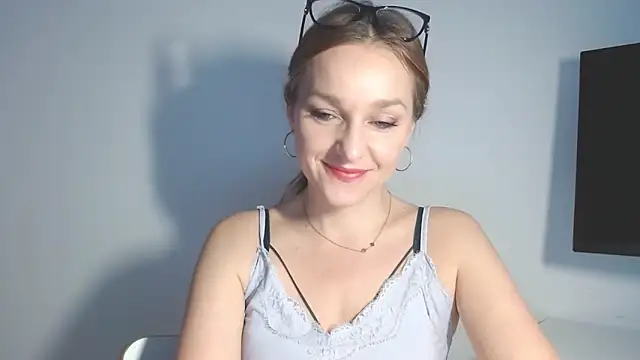 Snapshot of AliciaDesire chatting on February 20, 2026, 6:48 am AliciaDesire online show from February 20, 2026, 6:48 am