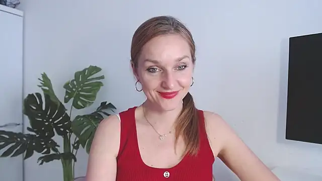 Snapshot of AliciaDesire chatting on April 7, 2026, 1:46 pm AliciaDesire online show from April 7, 2026, 1:46 pm