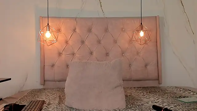 Snapshot of zamira_44 chatting on December 2, 2025, 1:35 pm zamira 44 online show from December 2, 2025, 1:35 pm