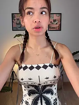 Adriennesexxx online show from June 5, 2026, 9:59 am