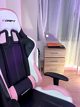 Snapshot of Adriennesexxx chatting on December 5, 2025, 6:28 pm Adriennesexxx online show from December 5, 2025, 6:28 pm