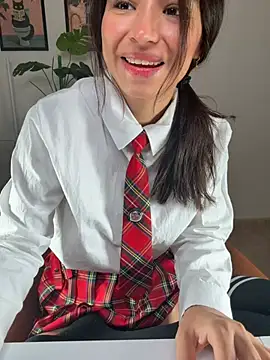 Adriennesexxx online show from May 22, 2026, 9:29 am