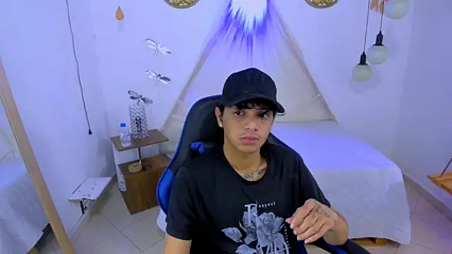 Snapshot of Brand_habes chatting on November 19, 2025, 1:33 pm Brand habes online show from November 19, 2025, 1:33 pm