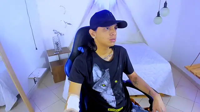 Snapshot of Brand_habes chatting on December 4, 2025, 10:42 pm Brand habes online show from December 4, 2025, 10:42 pm