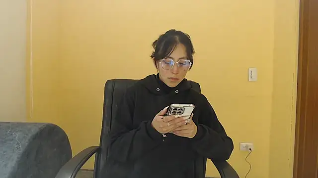 ling ling24 online show from October 18, 2025, 3:08 am