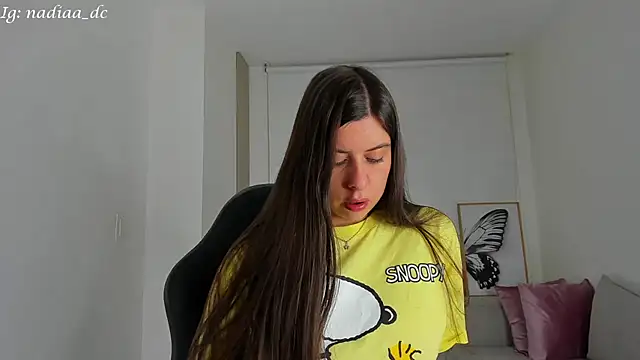 Nadiaa  online show from February 1, 2025, 4:24 am