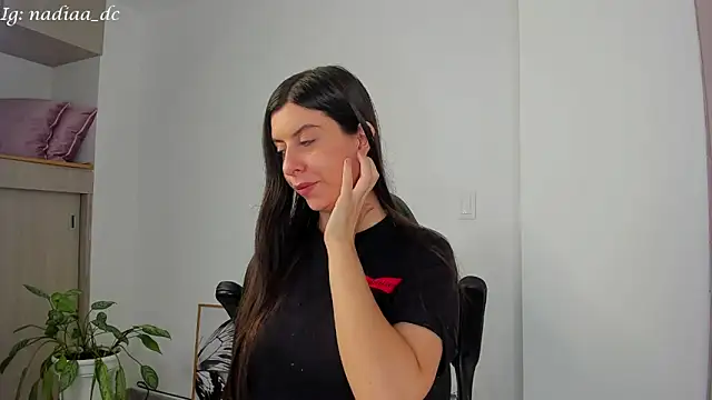 Nadiaa  online show from February 13, 2025, 2:56 am