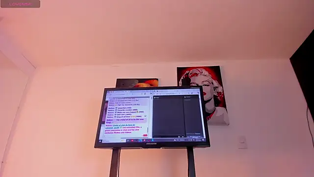 Snapshot of Vahiolet_smith chatting on February 25, 2025, 3:31 pm Vahiolet smith online show from February 25, 2025, 3:31 pm