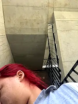 Snapshot of MiaLujan_ chatting on November 21, 2025, 12:59 pm MiaLujan online show from November 21, 2025, 12:59 pm