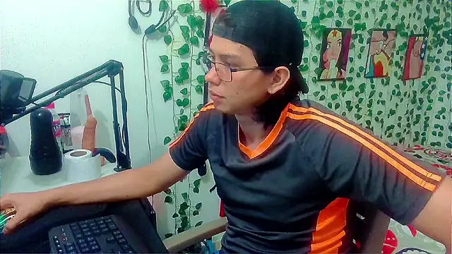 Snapshot of Andy_gray chatting on June 26, 2026, 12:44 pm Andy gray online show from June 26, 2026, 12:44 pm