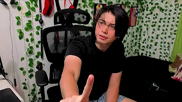 Snapshot of Andy_gray chatting on July 28, 2026, 7:39 pm Andy gray online show from July 28, 2026, 7:39 pm